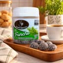 Bala de Funcho Karpinski 120 g — com café servido em bandeja