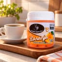 Bala de Laranja Karpinski 120 g — com café servido em bandeja