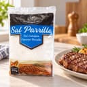 Sal Parrilla Entrefino em Pacote Karpinski 500 g — ao lado de carne grelhada