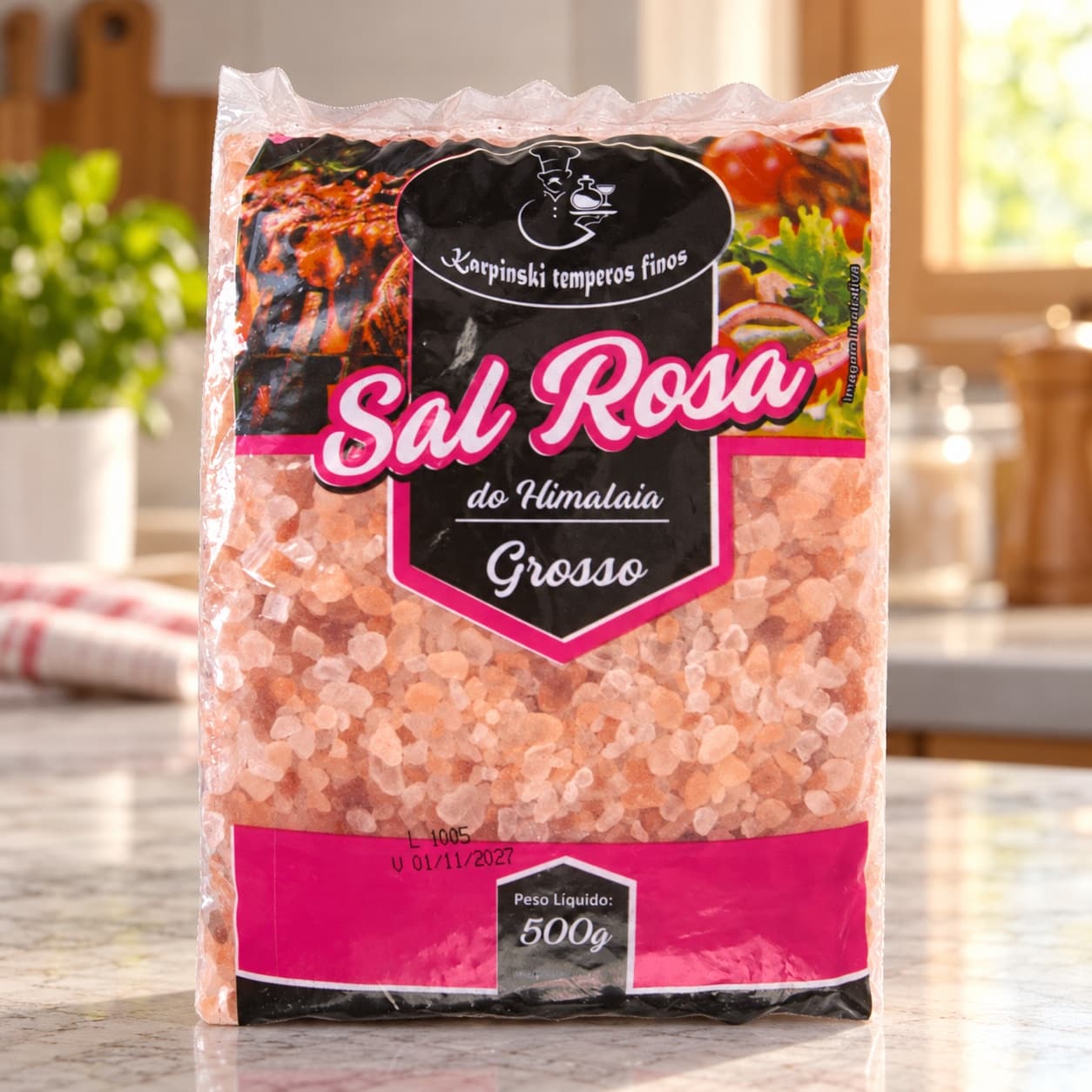Sal Grosso Rosa do Himalaia Pacote Karpinski 500 g — na bancada da cozinha