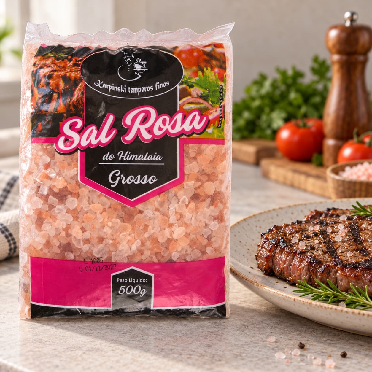 Sal Grosso Rosa do Himalaia Pacote Karpinski 500 g — ao lado de carne grelhada