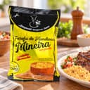 Farofa de Mandioca Mineira Temperada Karpinski 200 g — ao lado de refeição de churrasco