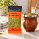Chá Chimarrão Especial Citrus Karpinski 15 g — ao lado de cuia de chimarrão na bancada