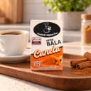 Mini Bala de Canela Display com 12 Karpinski — caixinha de 30 g, com café servido em bandeja