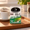 Mini Bala de Cidreira Display com 12 Karpinski — caixinha de 30 g, com café servido em bandeja