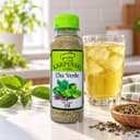 Chá Verde Karpinski 35 g — ao lado de chá servido em copo