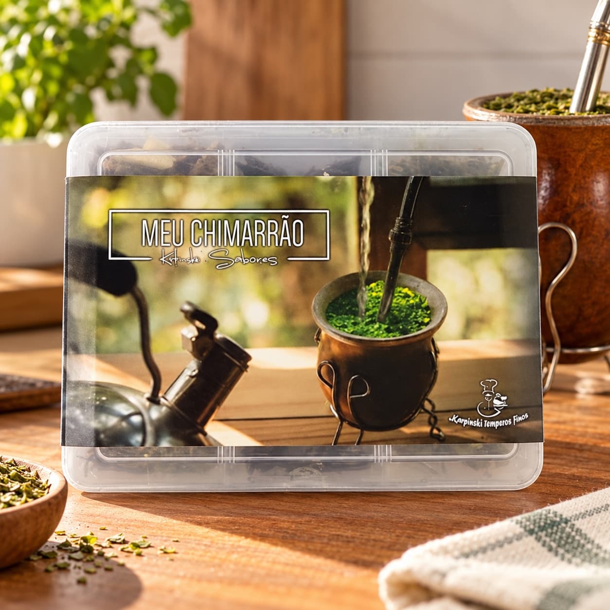 Kit de Ervas e Especiarias para Chimarrão Karpinski — com chimarrão preparado em cuia