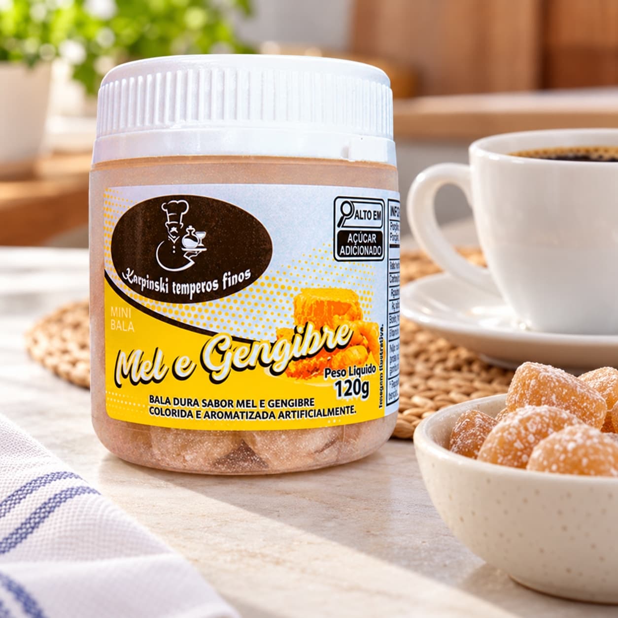 Bala de Mel e Gengibre Karpinski 120 g — ao lado de mesa de café da tarde