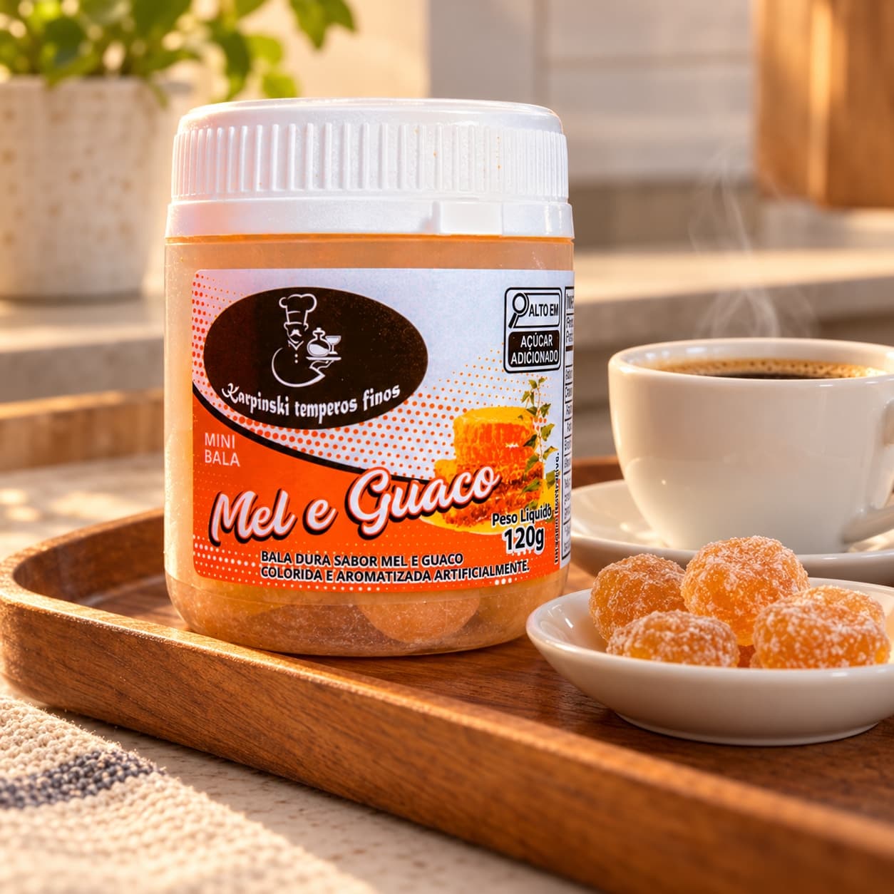Bala de Mel e Guaco Karpinski 120 g — com café servido em bandeja