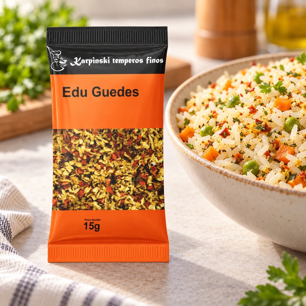 Tempero Edu Guedes em Sachê Karpinski 15 g — ao lado de arroz com legumes