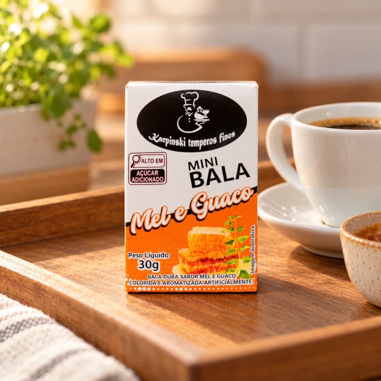 Mini Bala de Mel e Guaco Display com 12 Karpinski — caixinha de 30 g, no preparo com café servido em bandeja