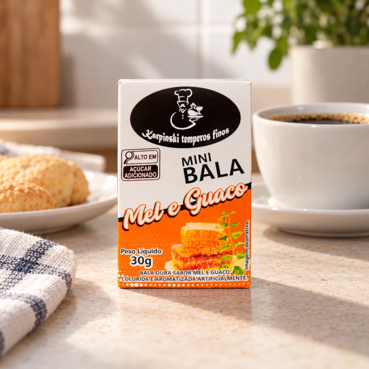 Mini Bala de Mel e Guaco Display com 12 Karpinski — caixinha de 30 g, ao lado de mesa de café da tarde
